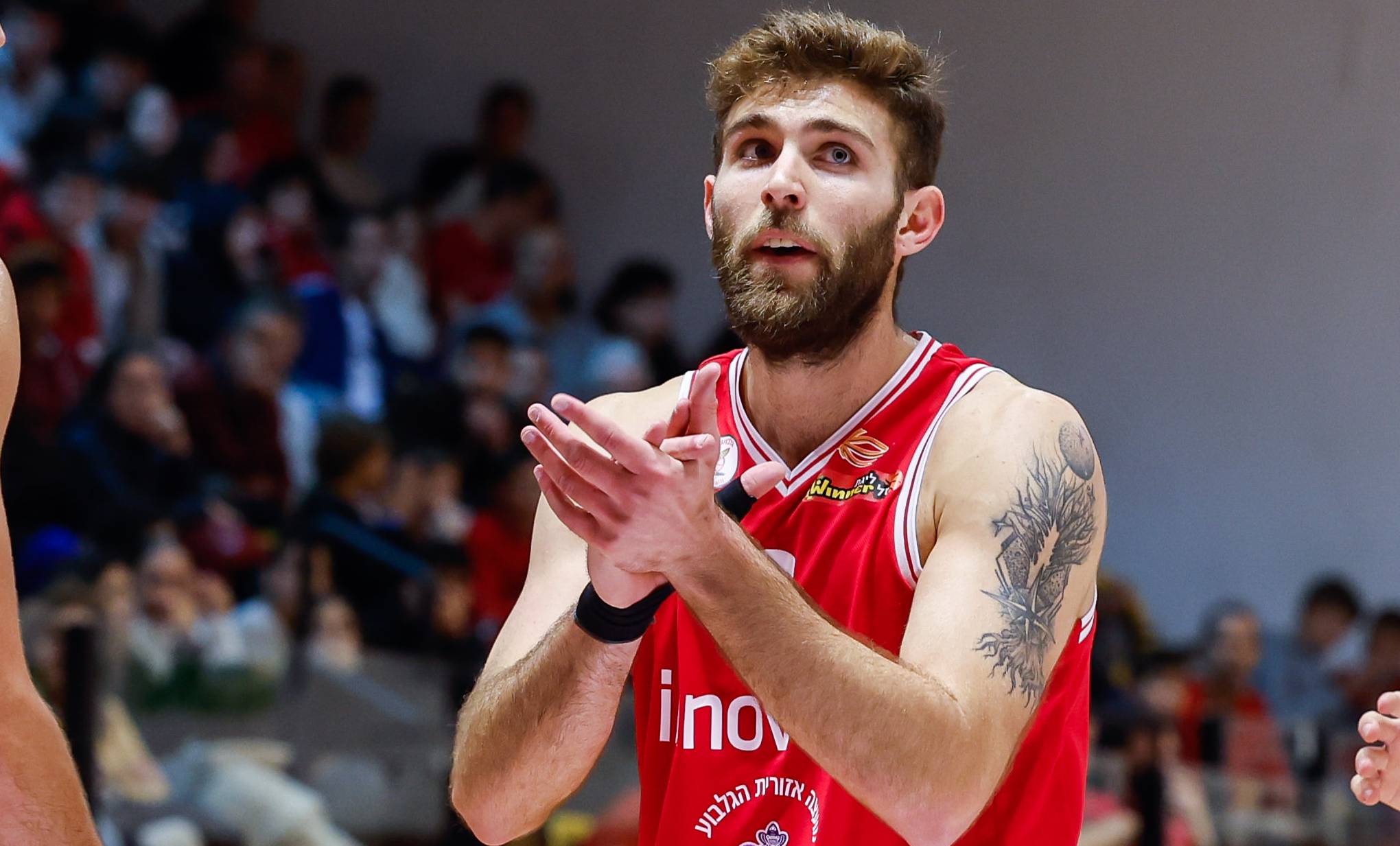 צפו: צוף בן משה שיחרר ניצרה בכפר בלום