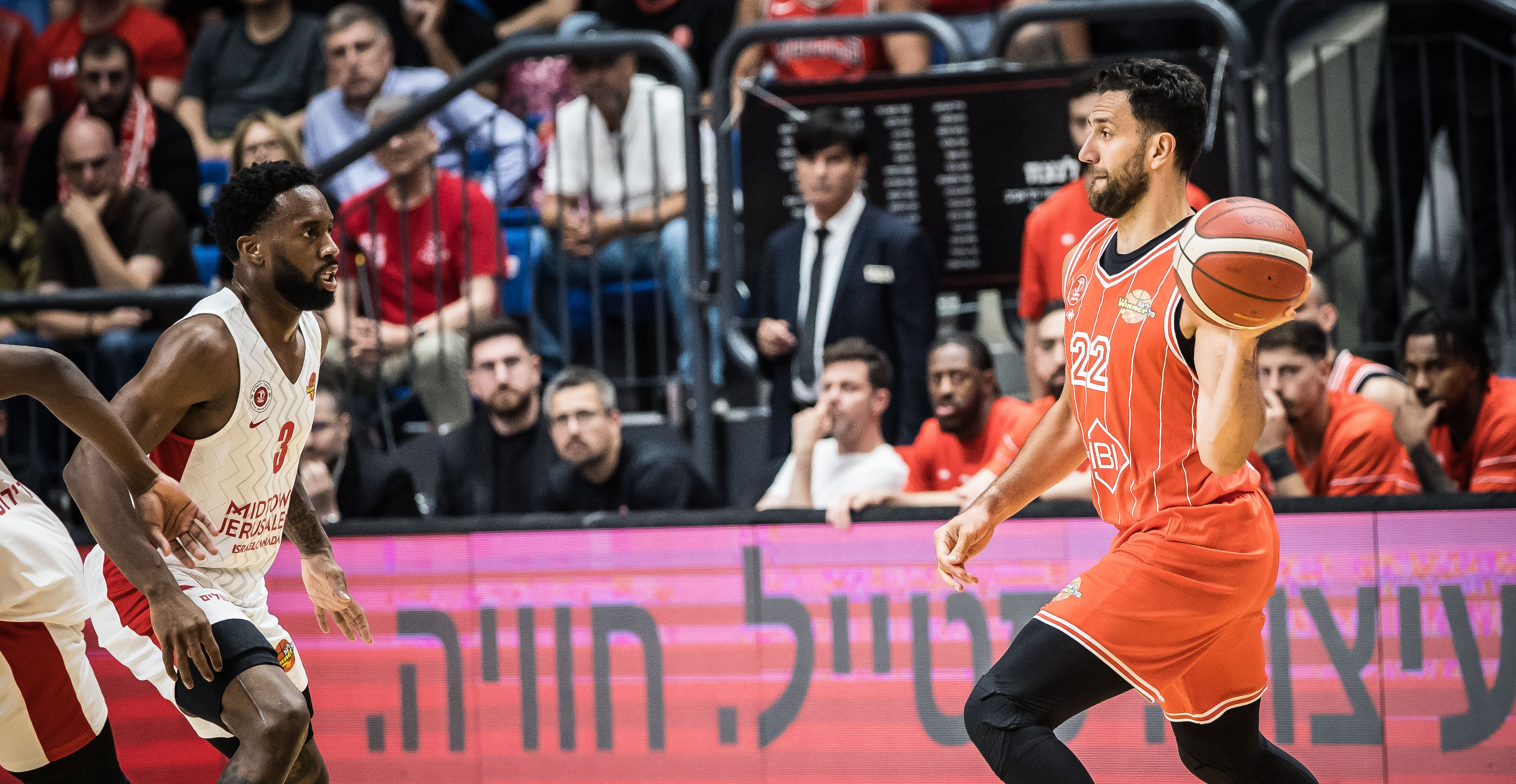 האפשרויות להמשך הסדרה בין האדומות