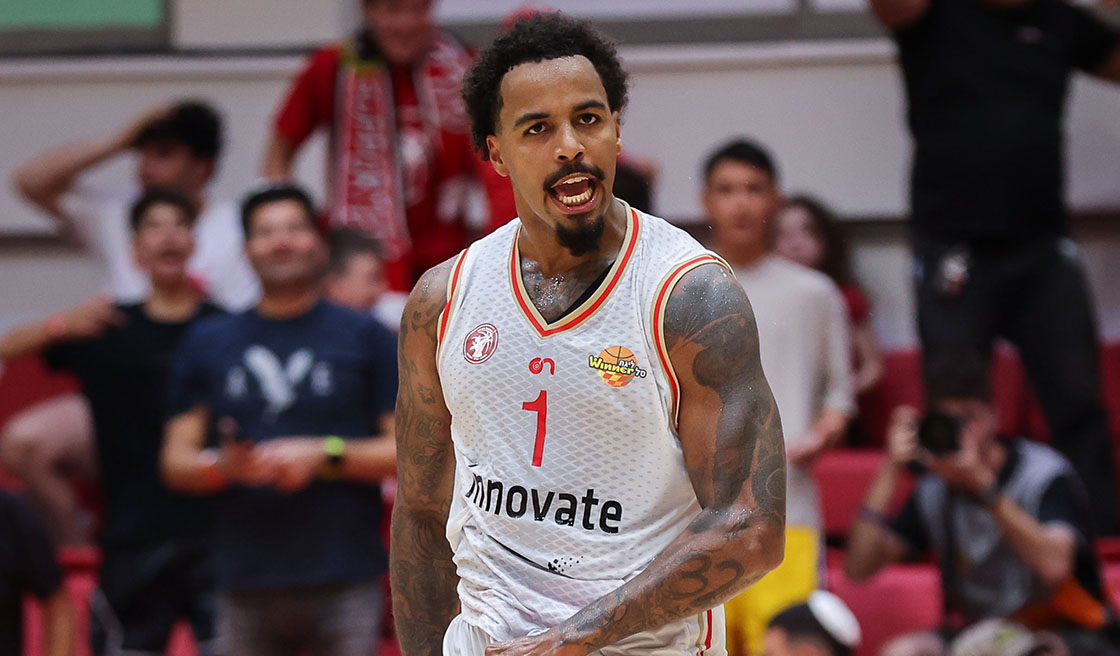 קיילר אדוארדס ישוב לארץ לפני חזרת הליגה