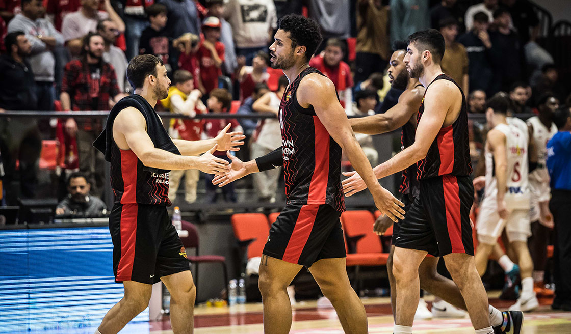 אחרי דרמה: אלון ושחקניו חגגו בכפר בלום