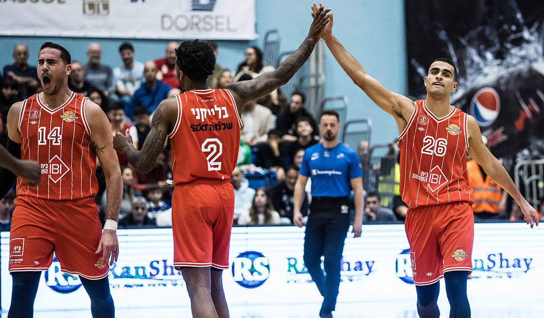 לא עצרו בהרצליה: האדומים נותרו מושלמים