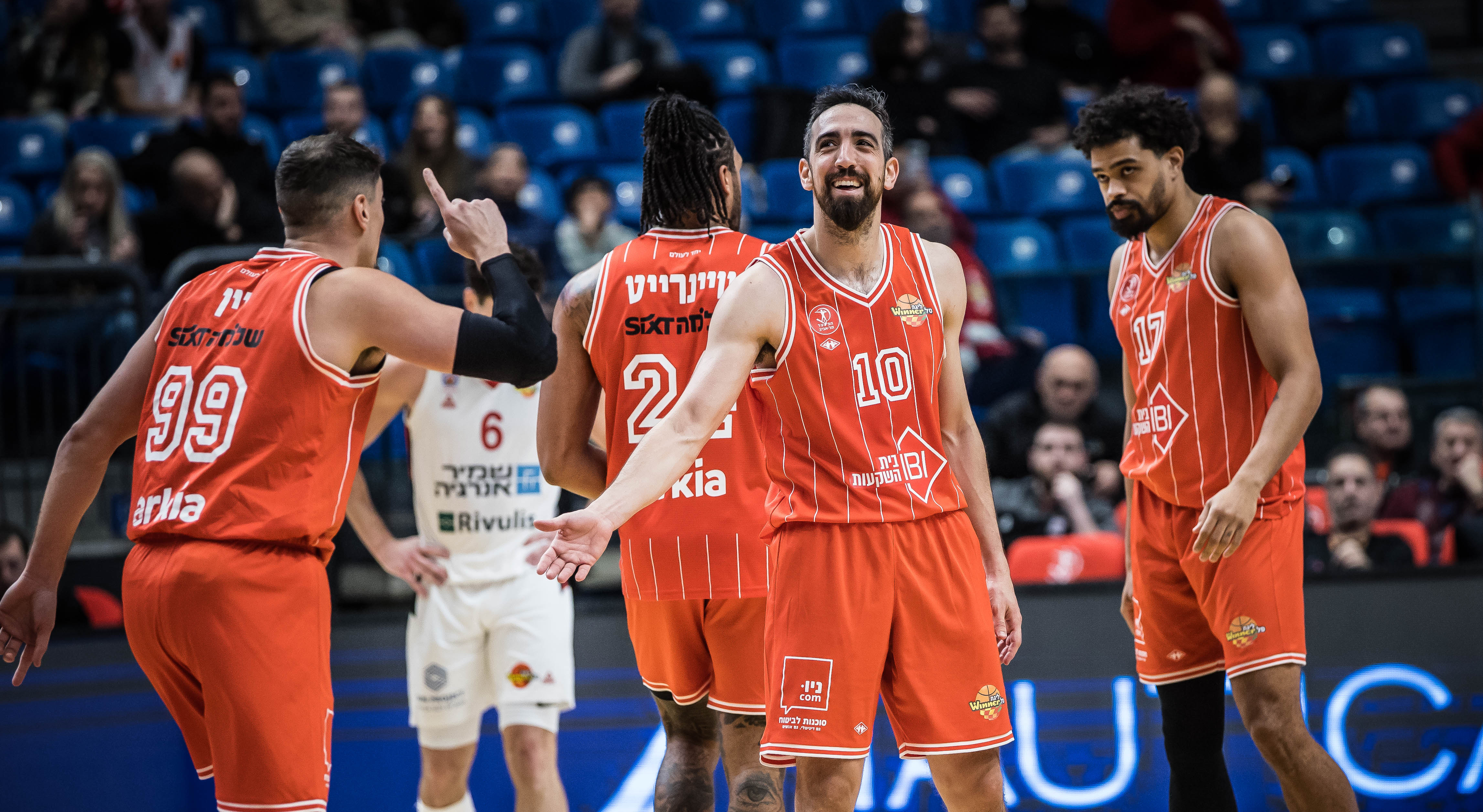 הפועל "IBI" ת"א סגרה סיבוב בפסגה