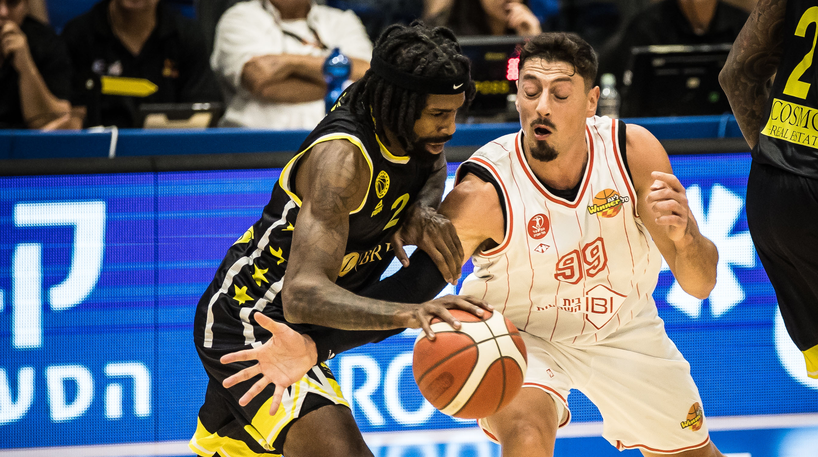 הערב: מפגש קצוות בהיכל מנורה מבטחים