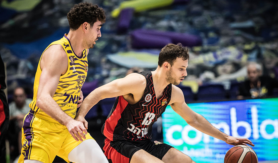 הערב: פרק נוסף ביריבות האדומה־סגולה