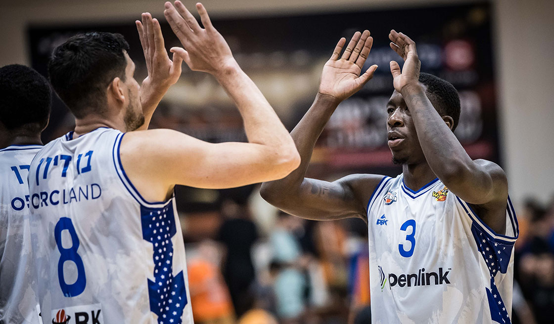 בראיינט להט בבכורה, הרצליה חזרה לנצח