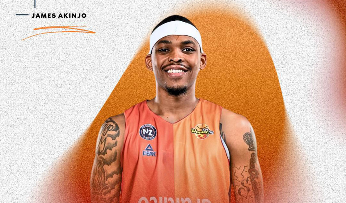 ג'יימס אקינג'ו הצטרף לכתומים מלב המושבה