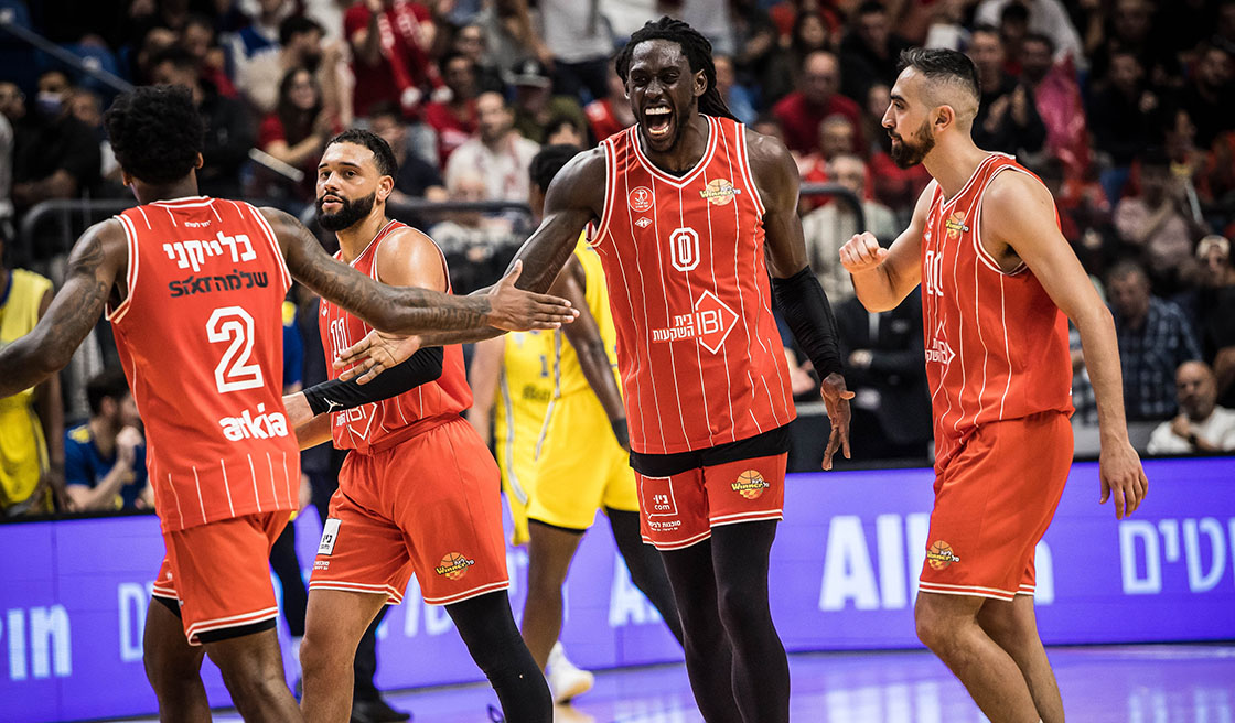 הדרבי הראשון בליגה שייך לאדומים