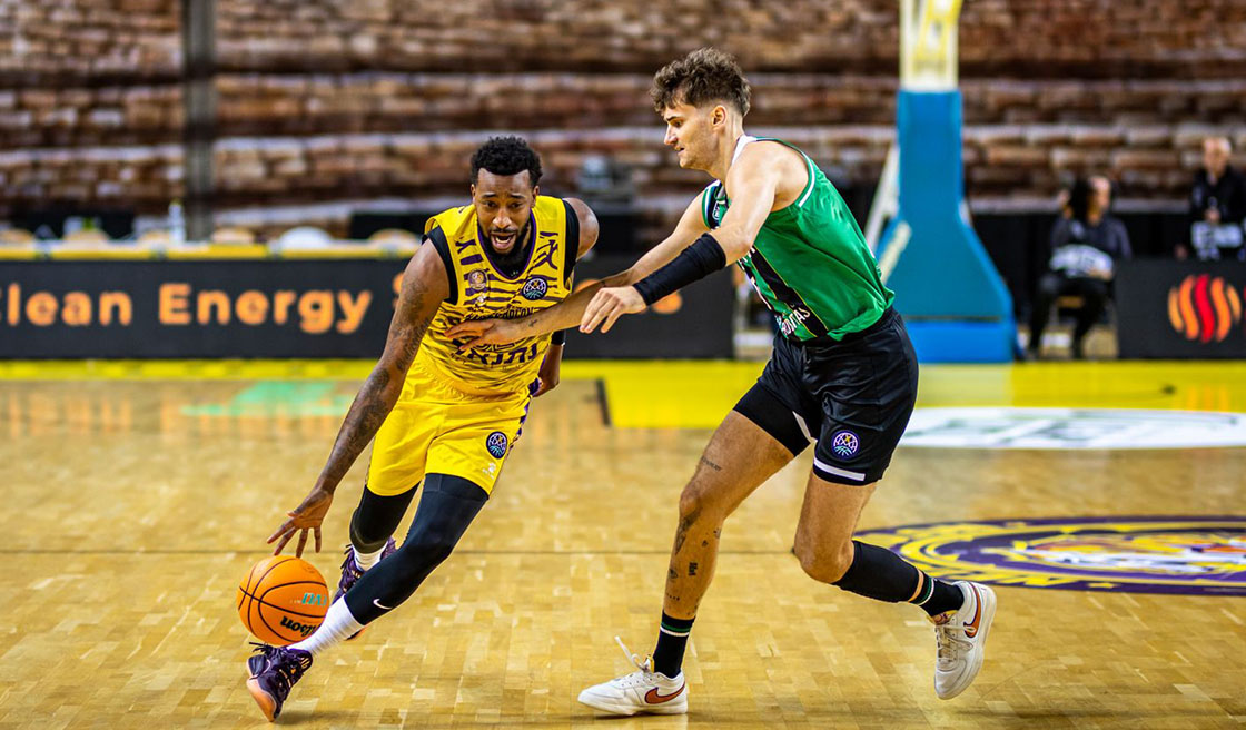 הסגולים נחלו הפסד ראשון בליגת האלופות