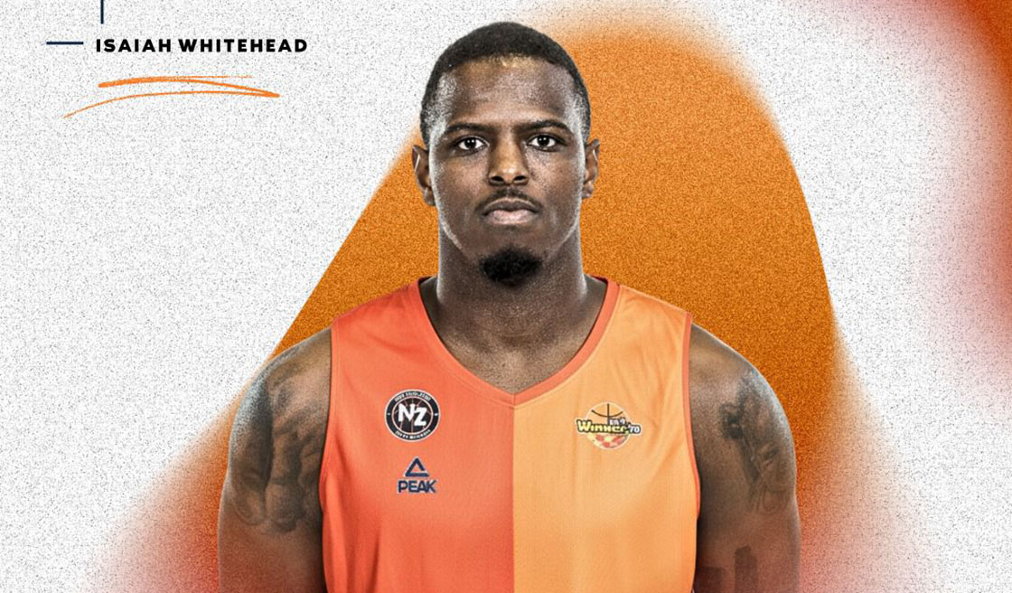 שוב כתום: אייזיה ווייטהד שב ללב המושבה