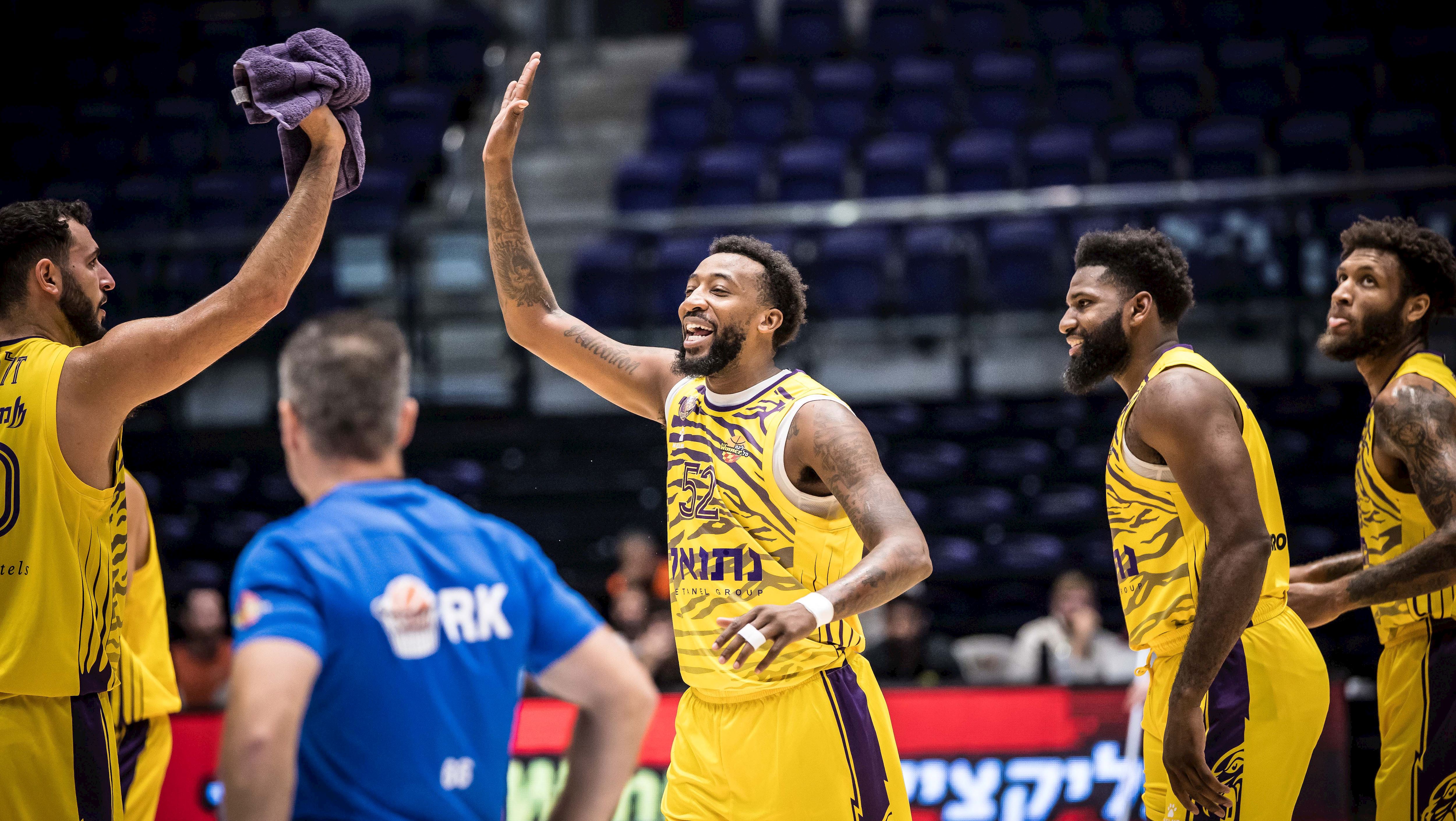 הסגולים שרדו קאמבק מאוחר בדרך ל־0:2