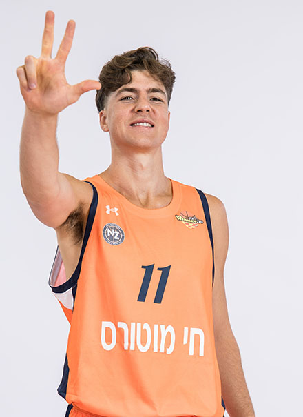 אדם אריאל