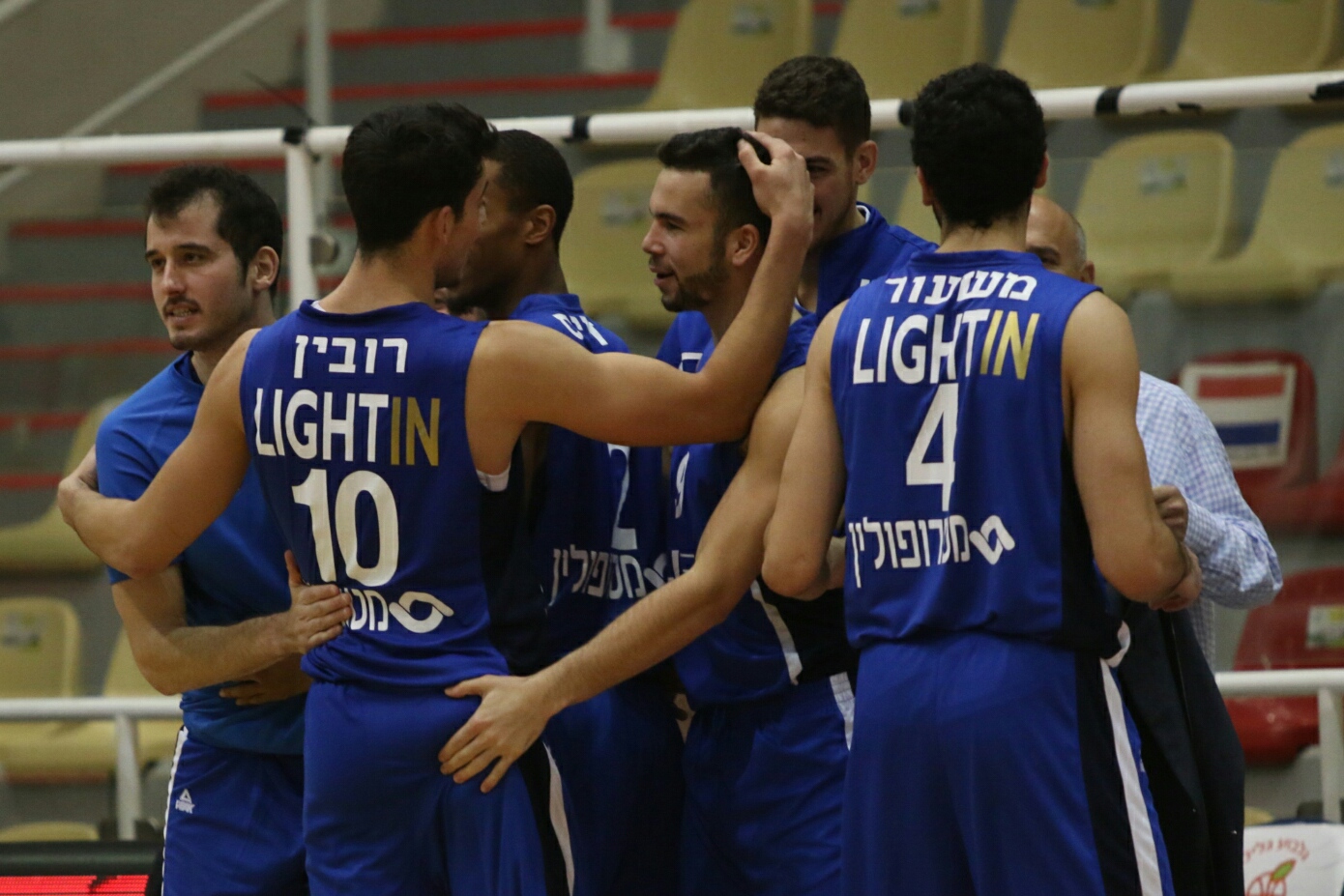 "ההצגה של דניס מלמדת על הכח של הקבוצה"