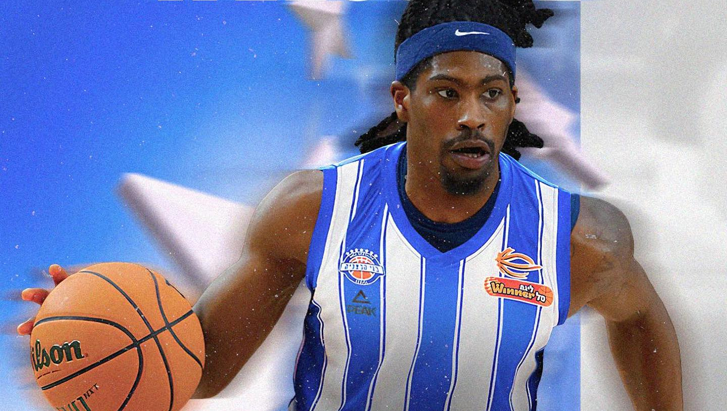 הרכז ג'ימי קלארק חתם בבני הרצליה